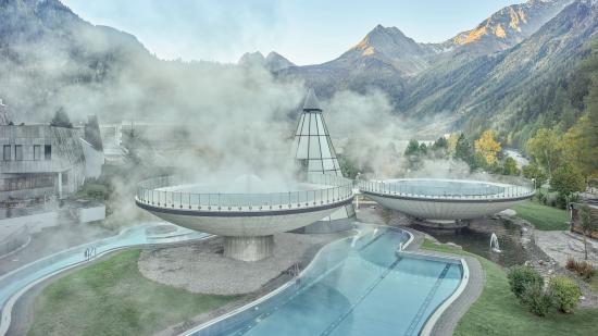 AQUA DOME - Tirol Therme Längenfeld im Frühling