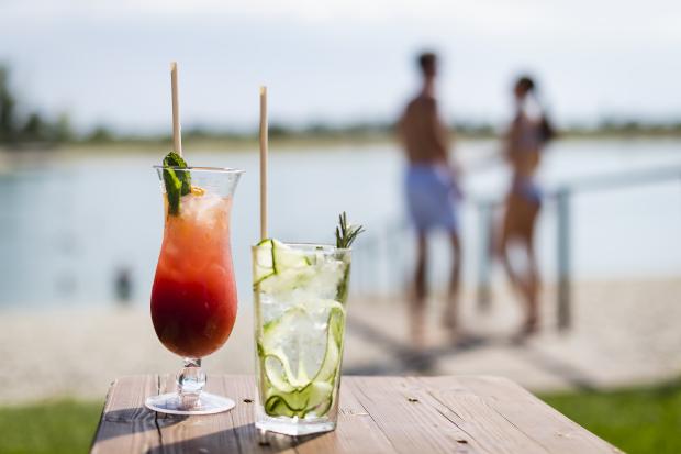 Cocktails und Badesee - St. Martins Therme & Lodge